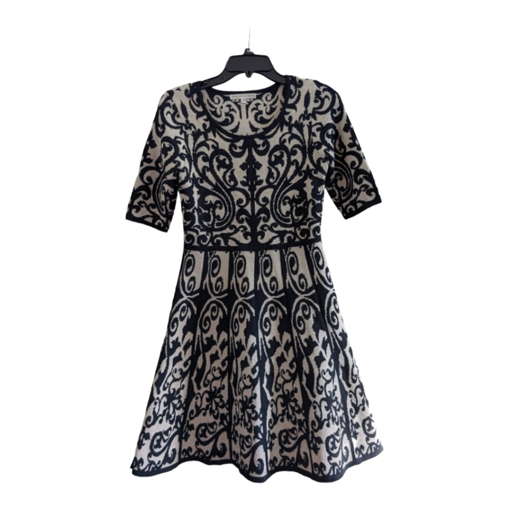 Sandra Darren Scoop neck, short sleeve, B&W knee Small